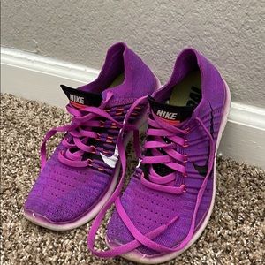 Womens size 7 Nike flyknits purple